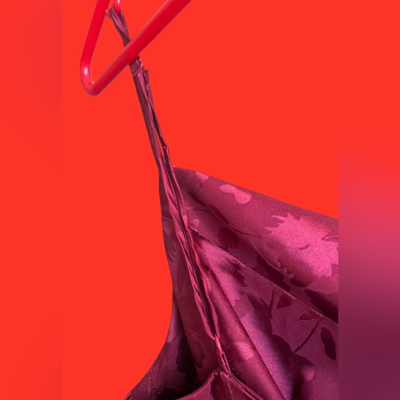 Urban Outfitters Burgundy Red Satin Floral Cowl Neck Mallory Mini Dress Size M - Picture 12 of 13